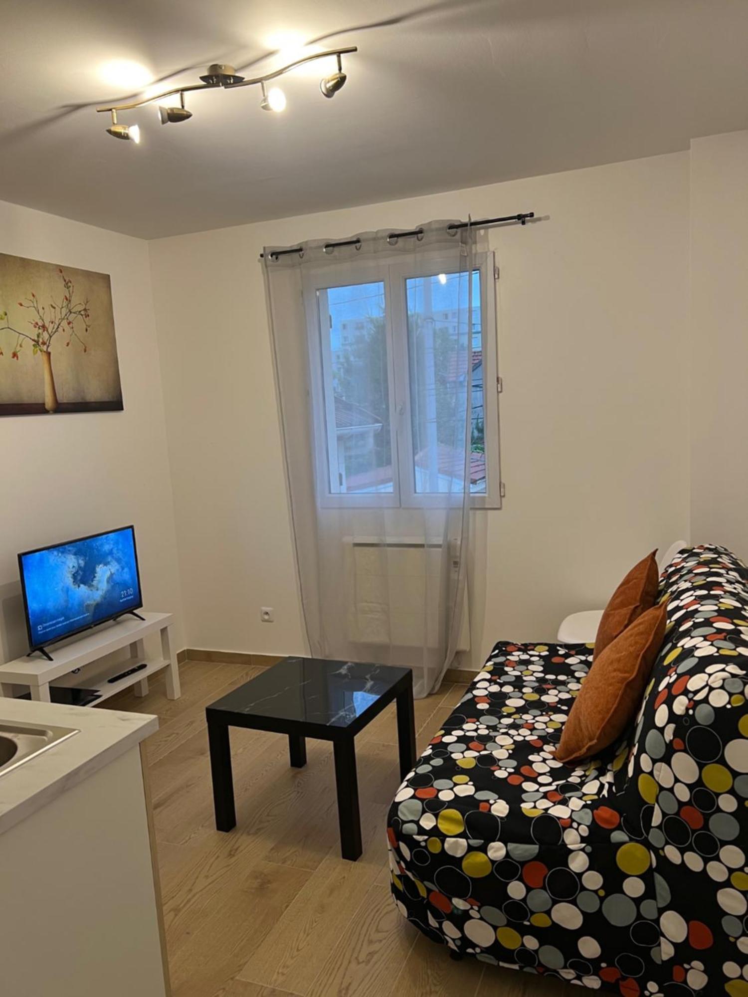 Appartement Lumineux Pres Metro Saint-Denis  Exteriör bild