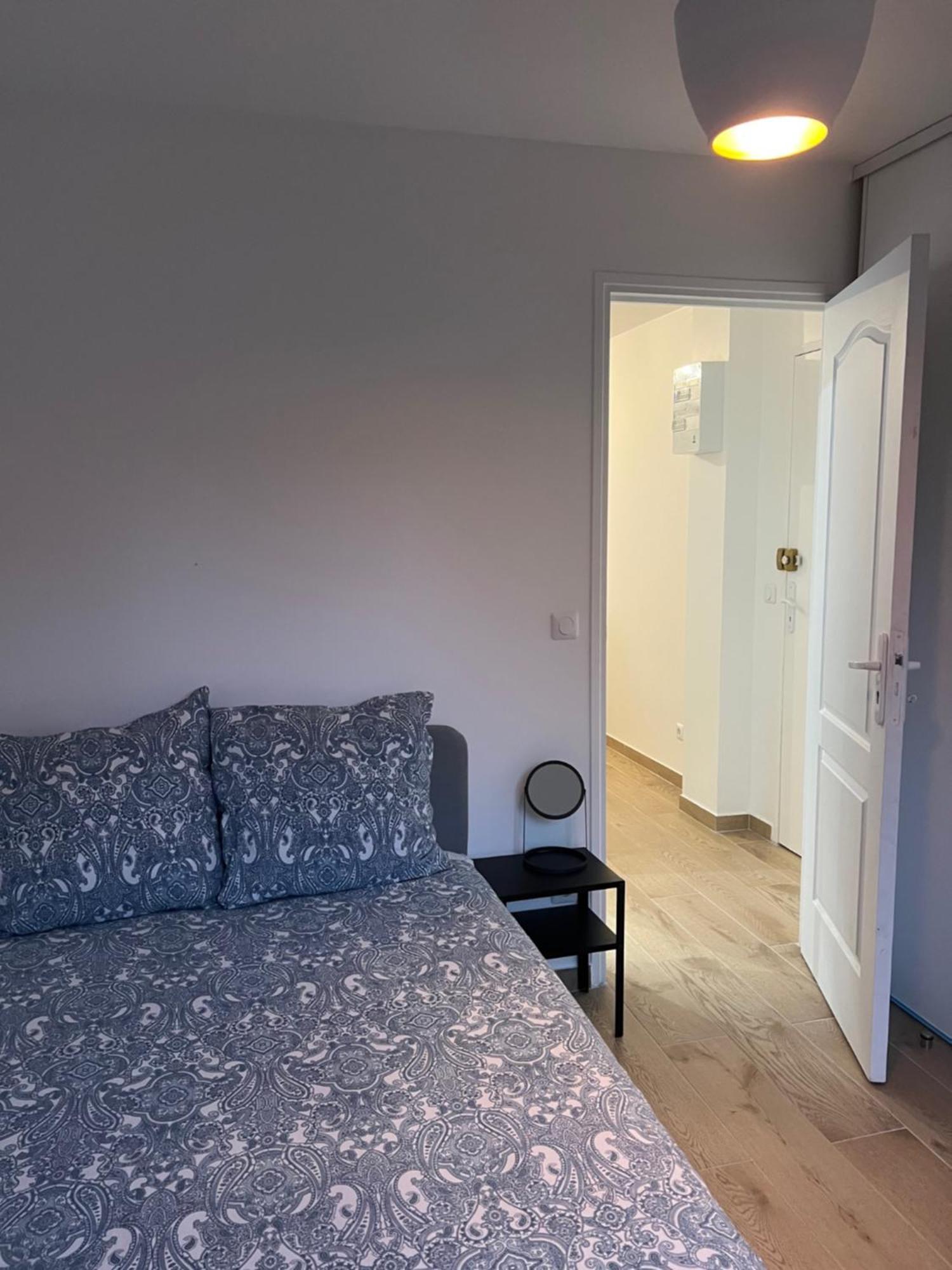 Appartement Lumineux Pres Metro Saint-Denis  Exteriör bild